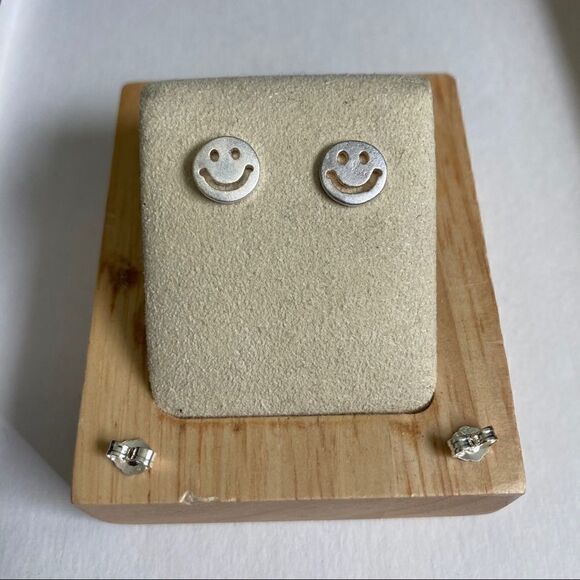𝅺STERLING Silver Smile Emoji Earrings - Picture 2 of 8